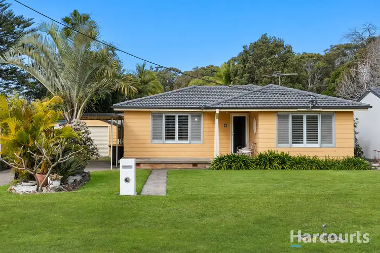 8 Hillcrest Avenue