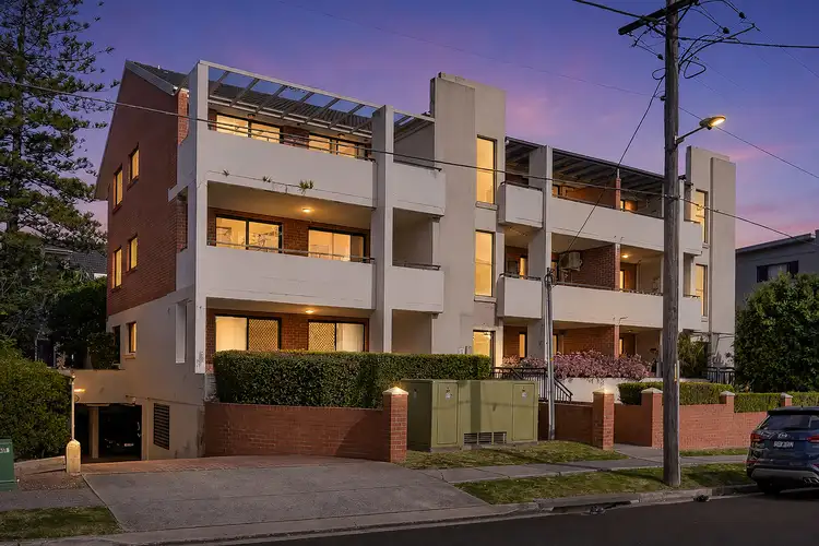 6/80-82 Mountford Avenue