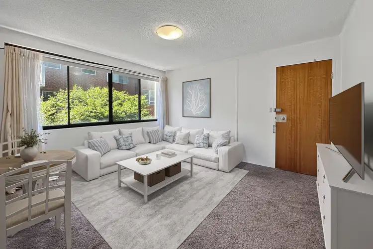 8/52 Meadow Crescent