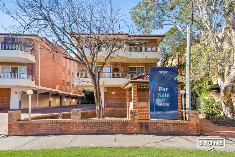 2/16 Betts Street