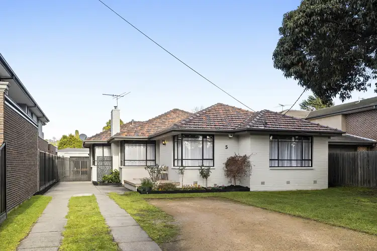 5 Brosnan Crescent