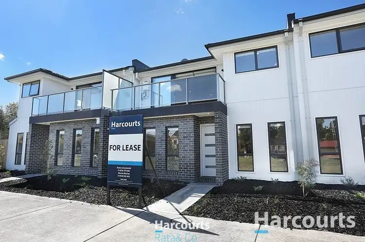 42 The Lakes Boulevard