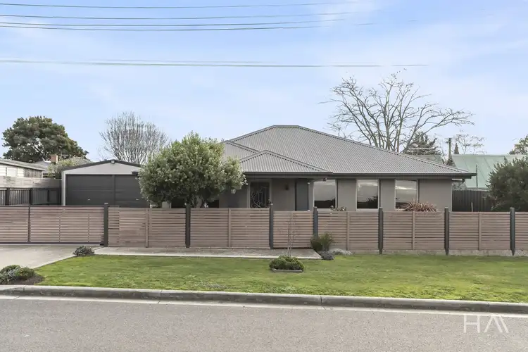 10 Alma Street