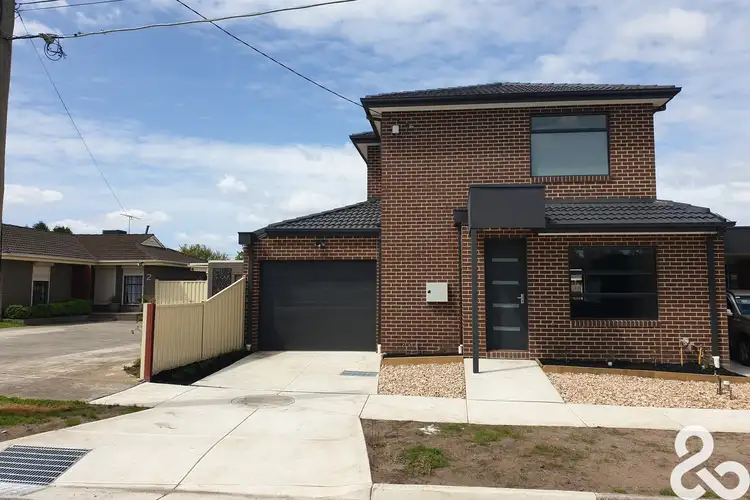 2/24 Banksia Avenue