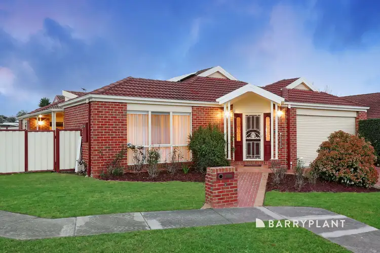 8 Holly Green Close