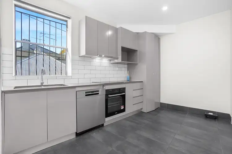 2/527 Botany Road