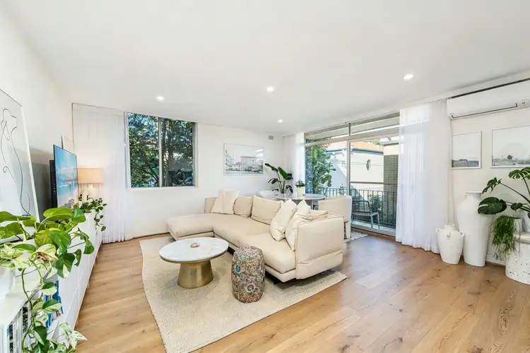 2/15 Queen Street