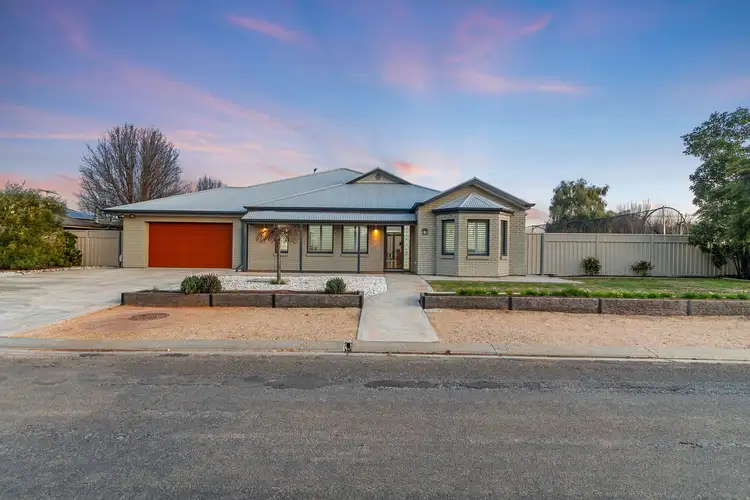 15 Boronia Circuit