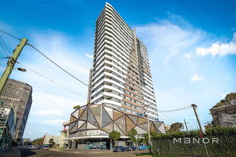2002/1 Boys Avenue