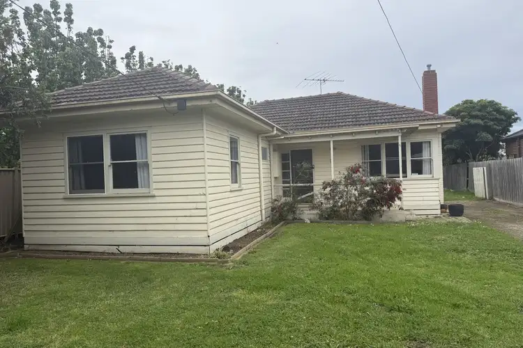 2 Weeroona Avenue