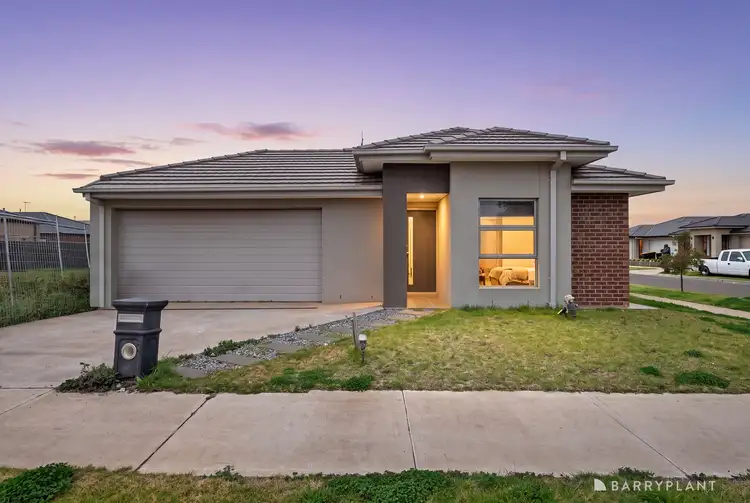 28 Adelong Boulevard