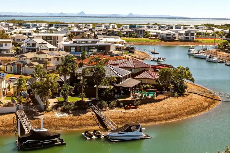 5 Arrow Court, Newport QLD 4020
