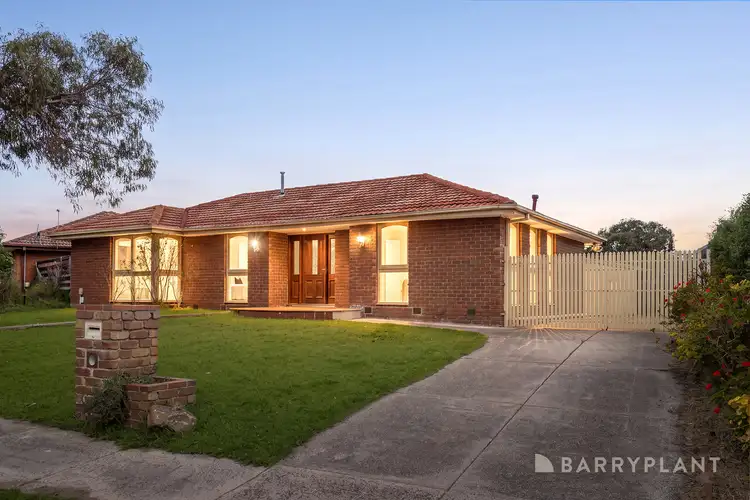 11 Malua Crescent