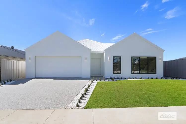 10 Shetliffe Crescent