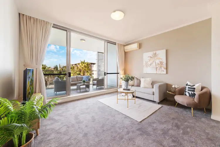 689/33 Hill Road