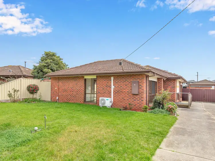 12 Yarra Street