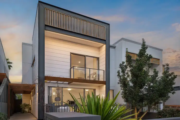 60 Lardelli Drive
