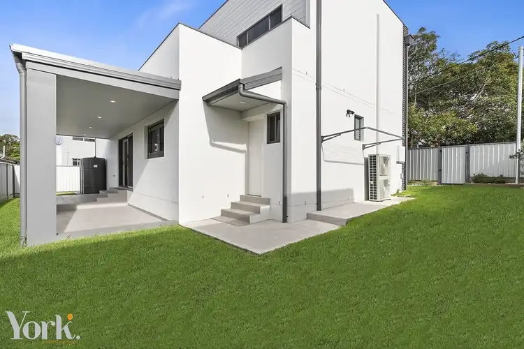 1A Kirk Crescent