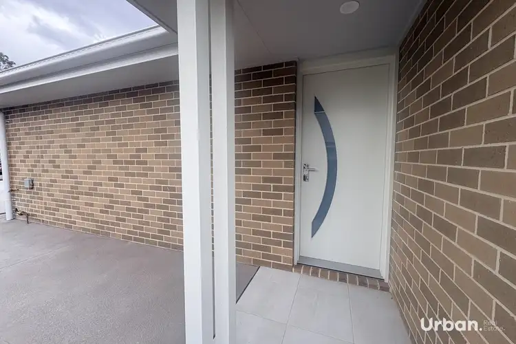 2/5 Lett Place
