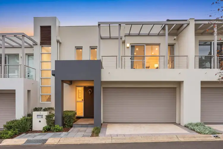 7 Waterstone Crescent