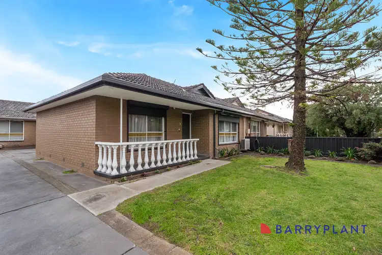 8/5 Seaver Grove