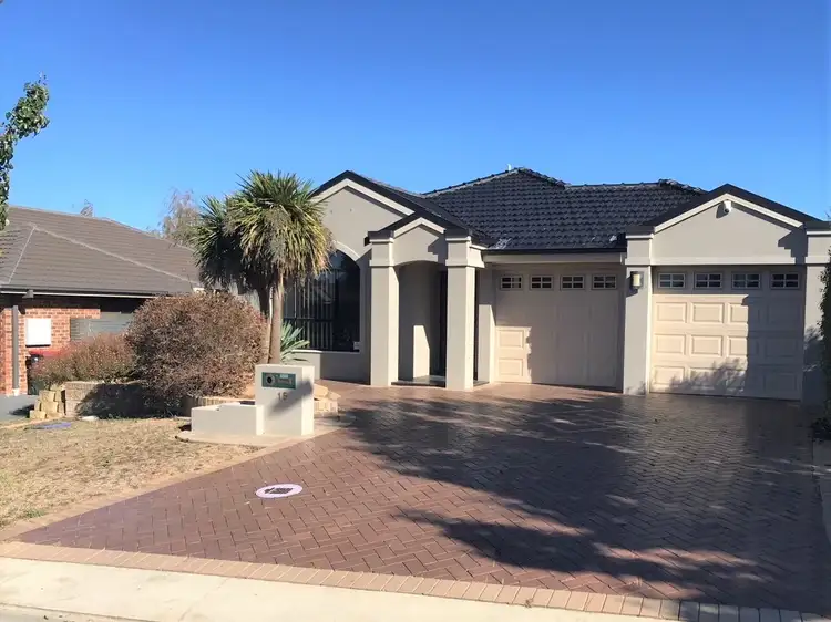 15 Botanic Way