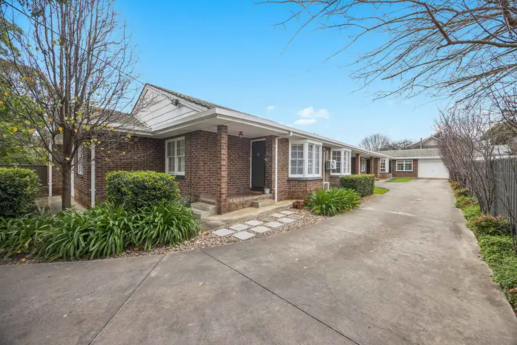 4/10 Lambert Road