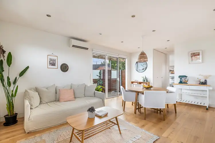 2/7A Arkle Street