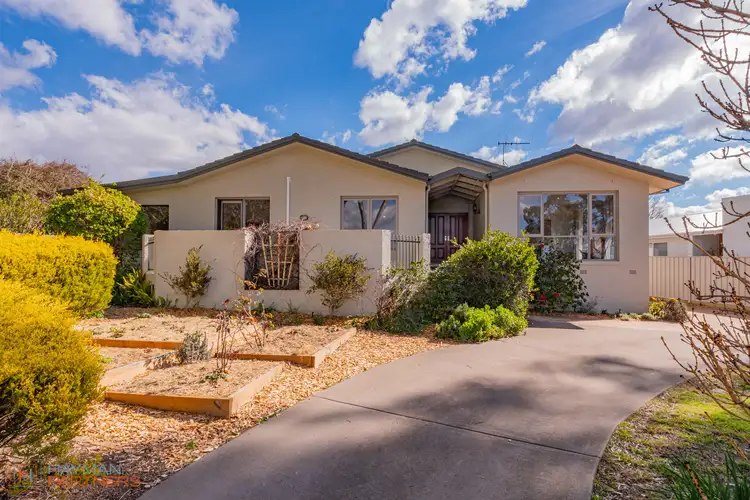 16 Cumberlege Crescent