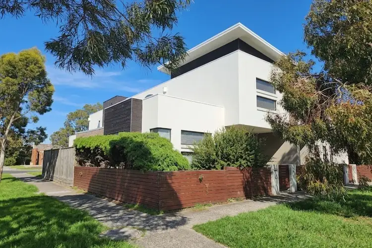 2 Rush Lily Drive