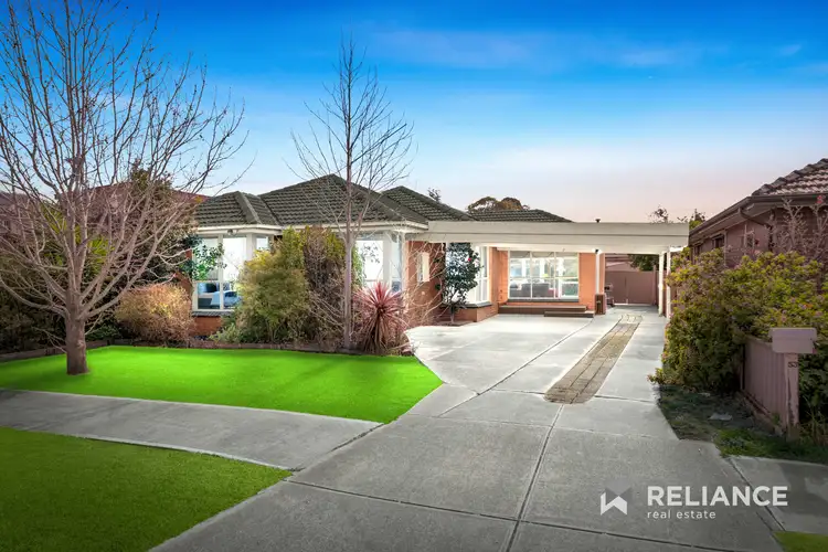 53 Strathmore Crescent