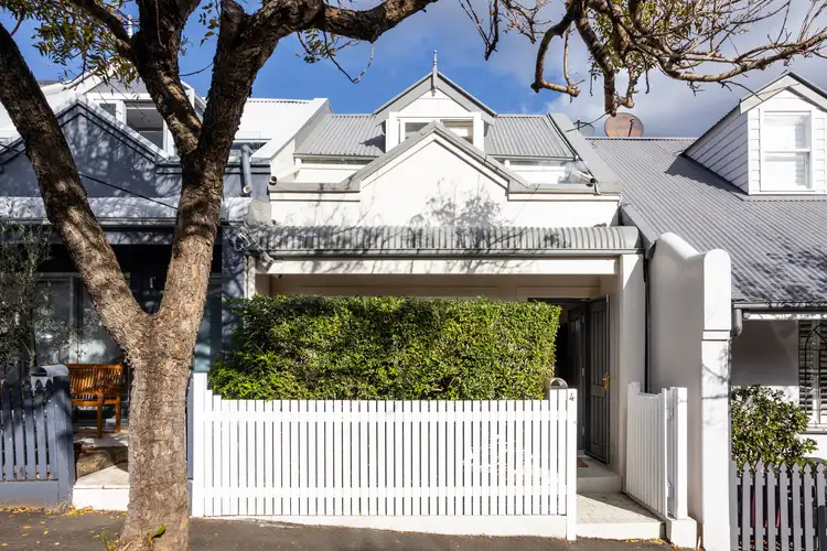 4 Reuss Street