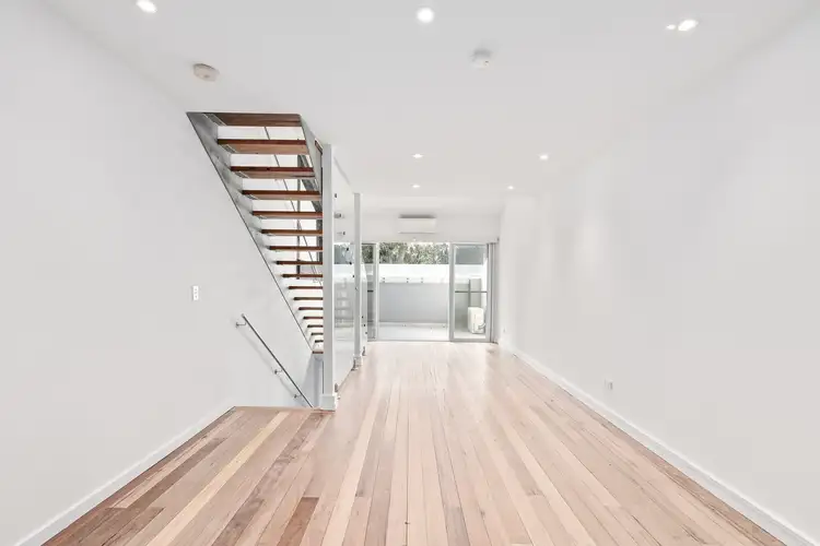 17/10 Emma Street