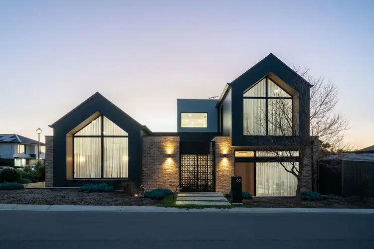 66 Symon Crescent
