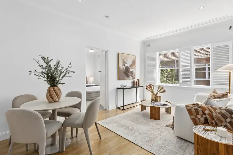 8/79A Carter Street