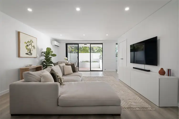 4/1-3 Jacaranda Road
