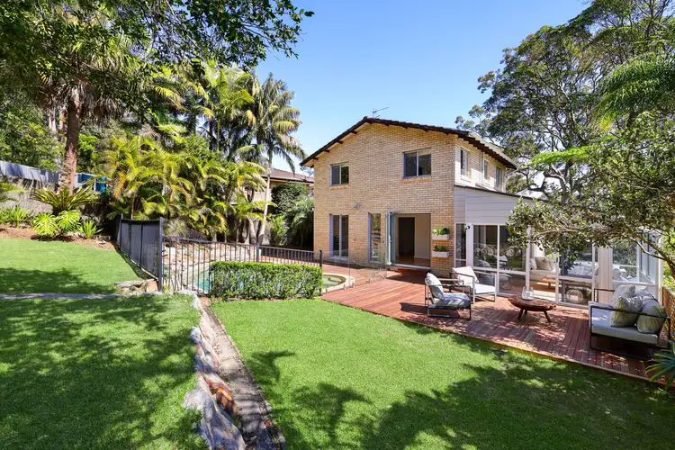 8 Loblay Crescent