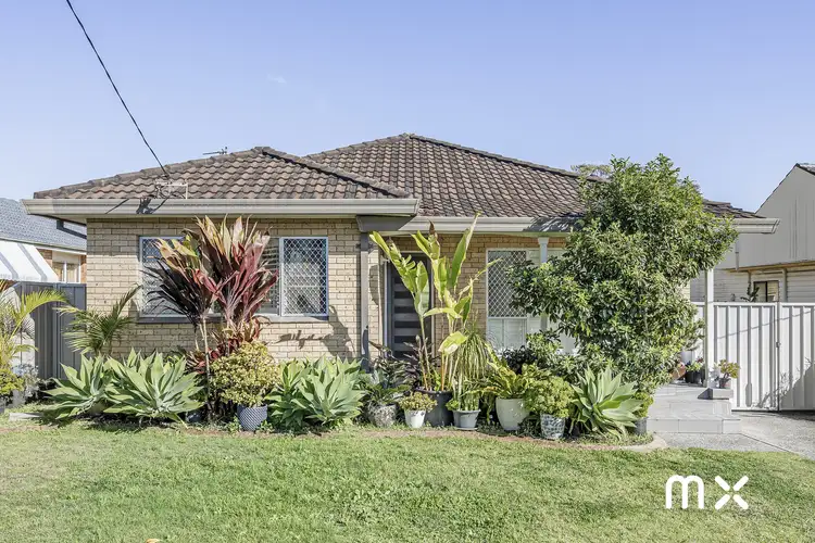 8 Byron Street