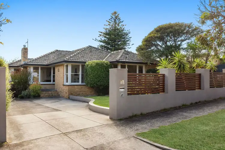 18 Macorna Street