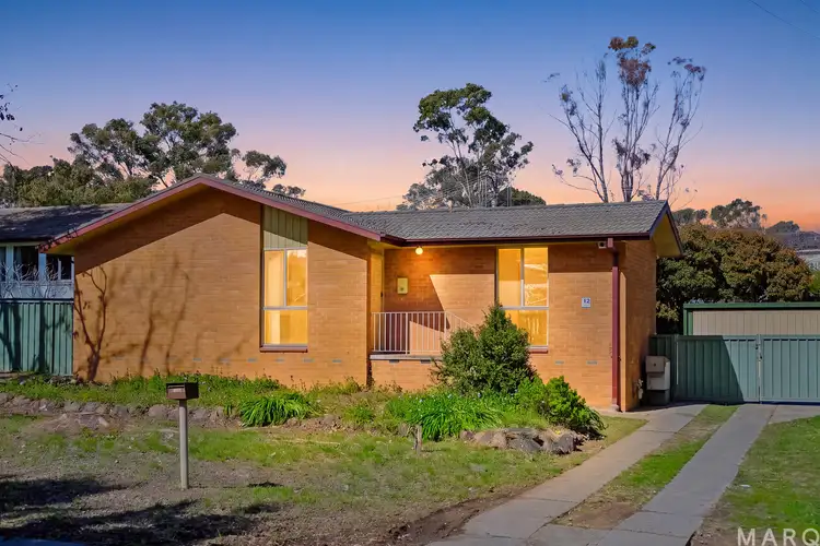 12 Sanderson Close