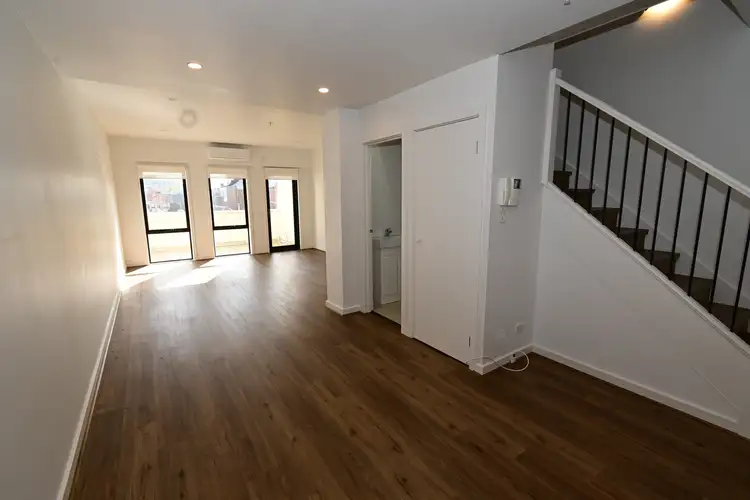 10/40 Young Street