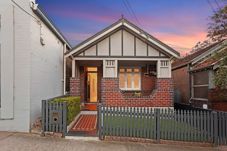 12 Foster Street