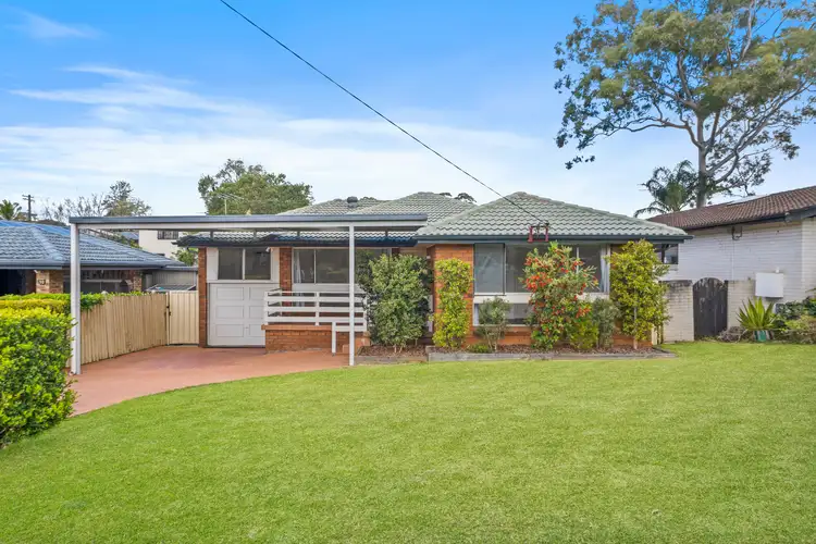 12 Topaz Crescent