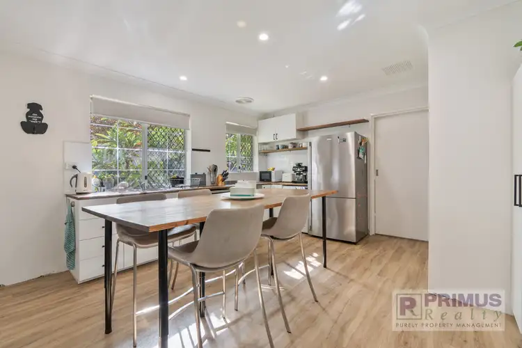 2/3 Thelma Street