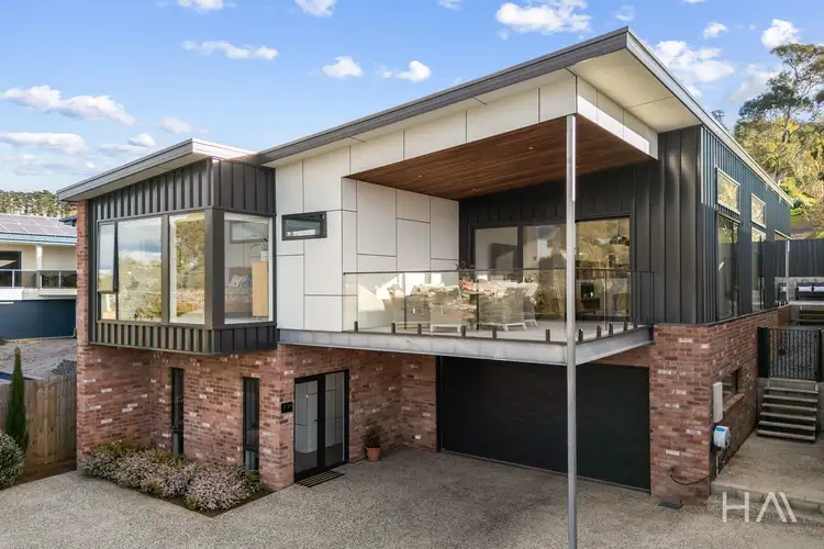 2/24 Strahan Road