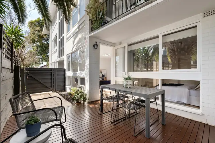 2/33 Armadale Street