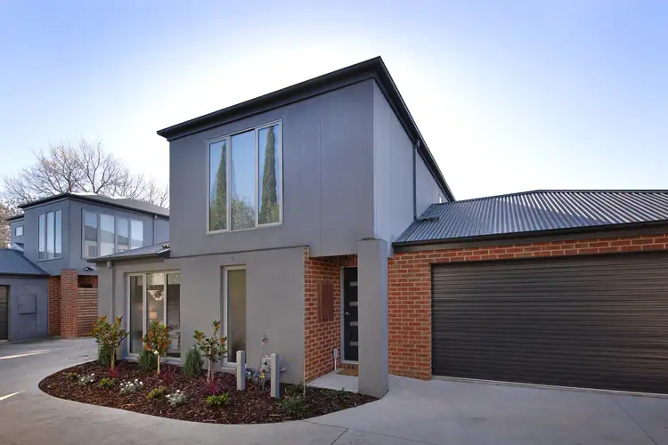 2/33a Booth Street