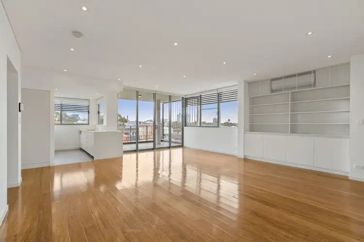 2/3 Winnie Street
