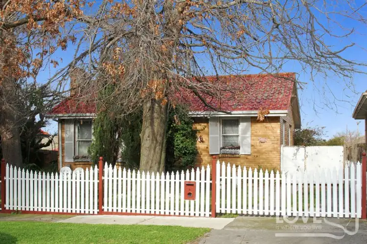 4 Kyneton Avenue, Reservoir VIC 3073