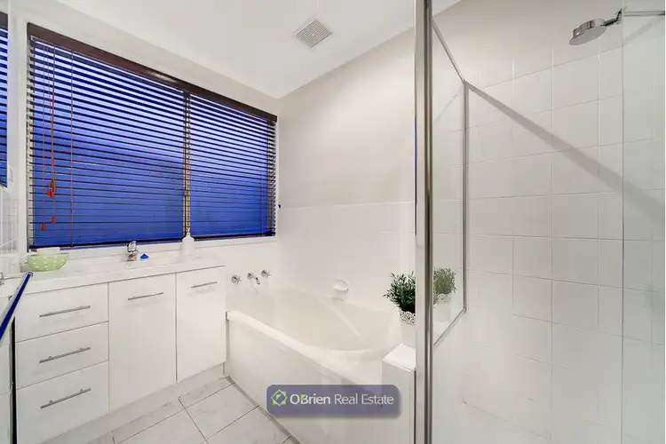 Fifth view of Homely house listing, 4 Aquila Crescent, Endeavour Hills VIC 3802